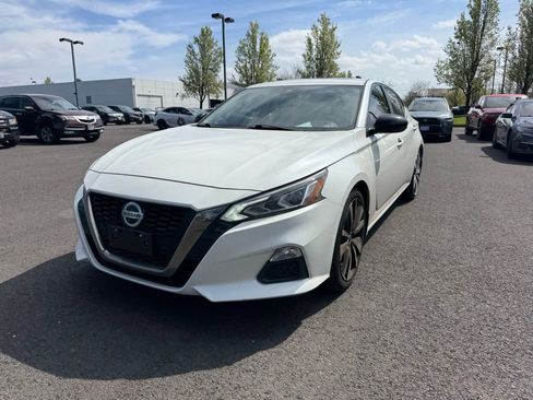 Used 2020 Nissan Altima 2.5 SR w/ Premium Package image 3