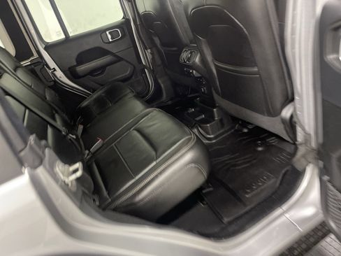 Used 2018 Jeep Wrangler Unlimited Sahara image 22
