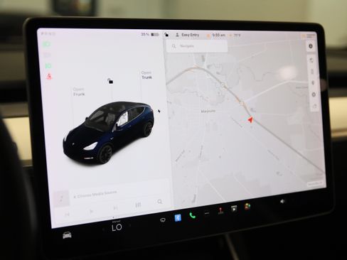 Used 2021 Tesla Model Y Long Range AWD/4WD image 24
