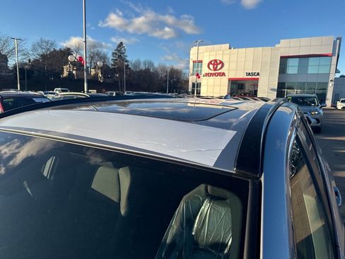 New 2025 Toyota RAV4 SE image 15