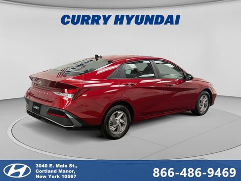 Certified 2025 Hyundai Elantra SE FWD image 5