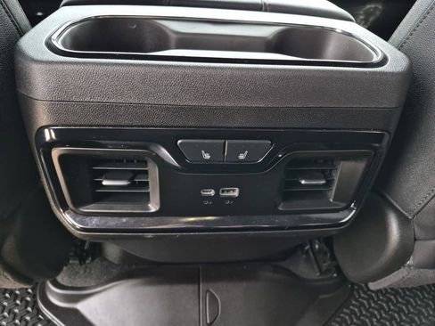 Used 2025 GMC Sierra 2500 AT4 w/ Technology Package AWD/4WD image 17