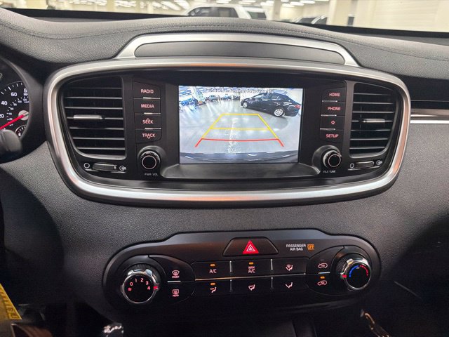 Used 2020 Kia Sorento LX AWD/4WD image 18
