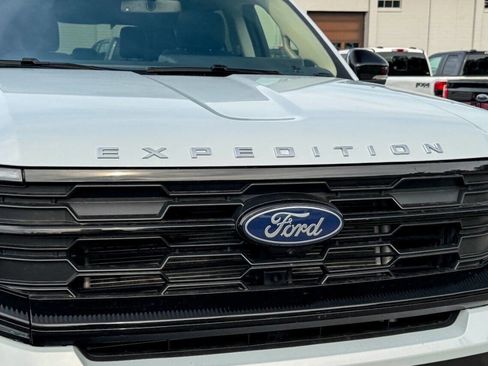 Used 2025 Ford Expedition Active AWD/4WD image 9