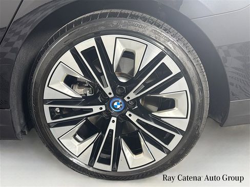 Used 2025 BMW i5 xDrive40 w/ Premium Package image 33