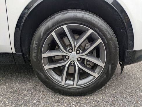 Used 2024 Land Rover Discovery Sport Dynamic SE image 24