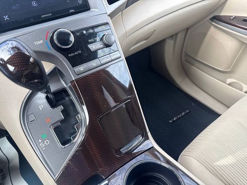Used 2011 Toyota Venza FWD image 38