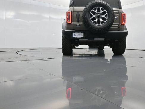 Used 2025 Ford Bronco Badlands image 48