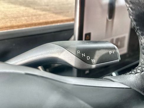 Used 2020 Tesla Model Y Long Range image 16