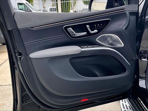 Used 2023 Mercedes-Benz EQS 450+ SUV image 21