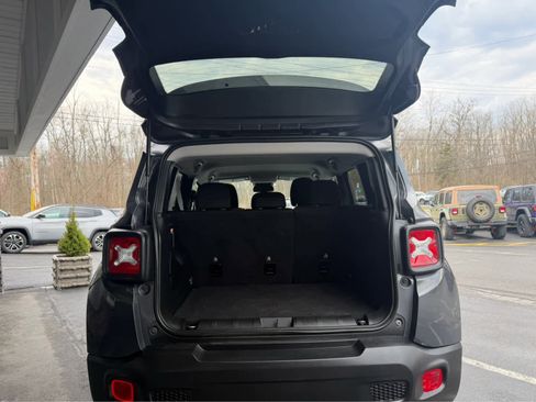 Used 2023 Jeep Renegade Altitude w/ Convenience Group I image 32