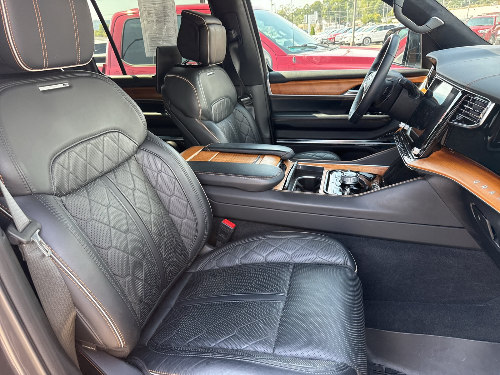 Used 2024 Jeep Grand Wagoneer L Series III w/ Rear Seat Video Group 1 AWD/4WD image 14