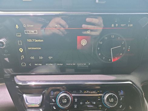 Certified 2025 GMC Sierra 1500 AT4 w/ AT4 Premium Package AWD/4WD image 18