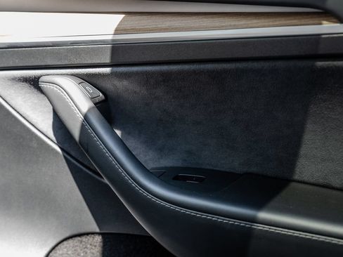 Used 2025 Tesla Model Y Long Range RWD image 13