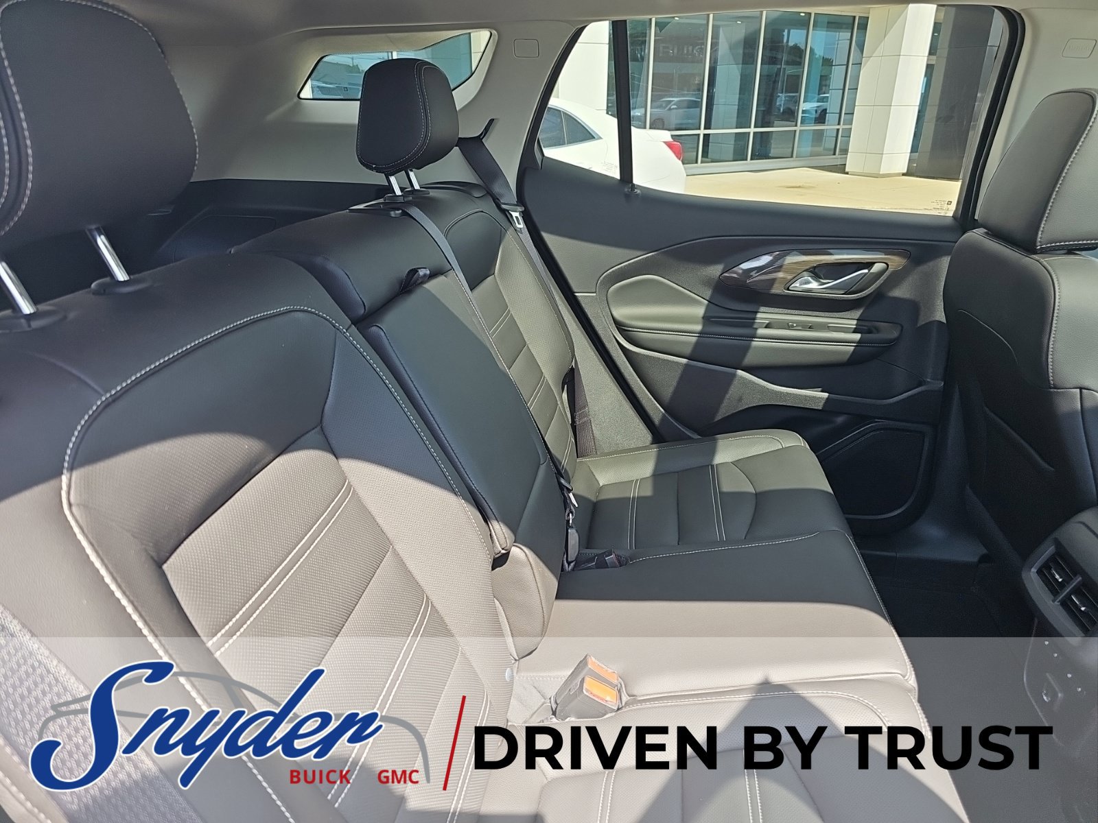 Used 2024 GMC Terrain Denali w/ Denali Premium Package AWD/4WD image 33