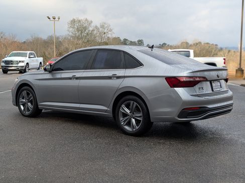 Used 2024 Volkswagen Jetta SE image 7