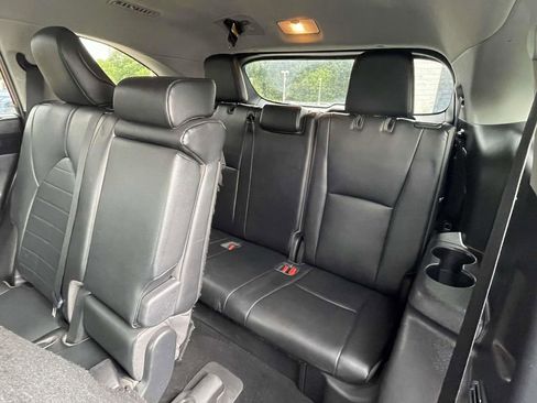 Used 2021 Toyota Highlander XLE AWD/4WD image 12