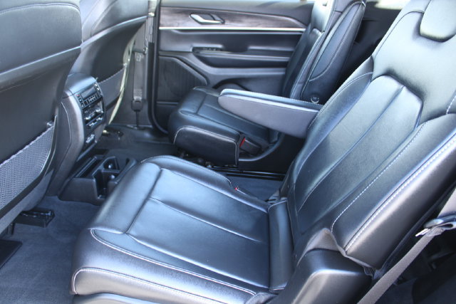 Used 2023 Jeep Grand Cherokee L Limited RWD image 36
