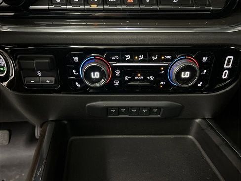 Used 2024 Chevrolet Silverado 2500 High Country w/ High Country Premium Package image 17