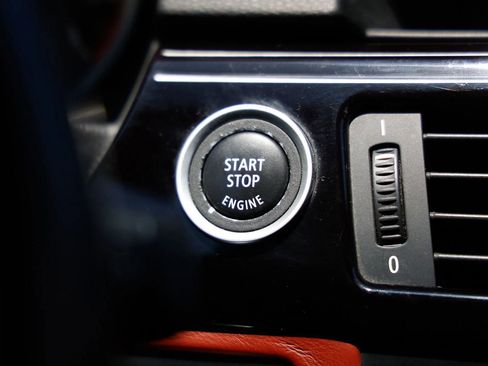 Used 2011 BMW M3 Sedan RWD image 25