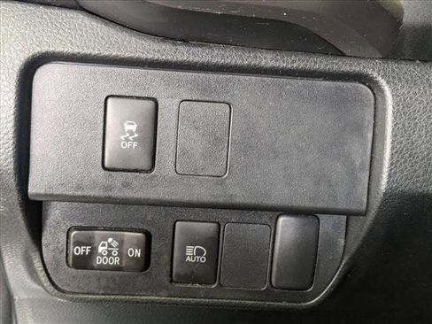 Used 2023 Toyota Tacoma SR5 w/ Technology Package image 9