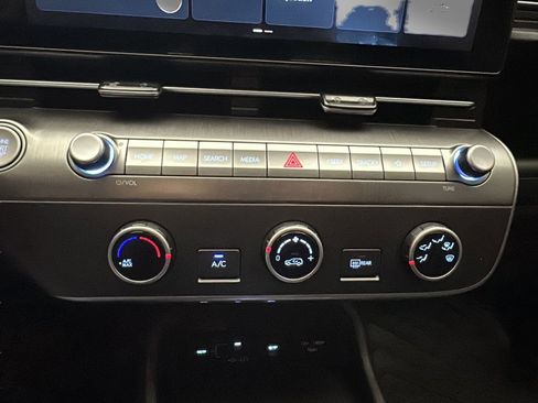 Certified 2025 Hyundai Kona SE image 24