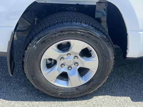 Used 2023 RAM 1500 Big Horn AWD/4WD image 17