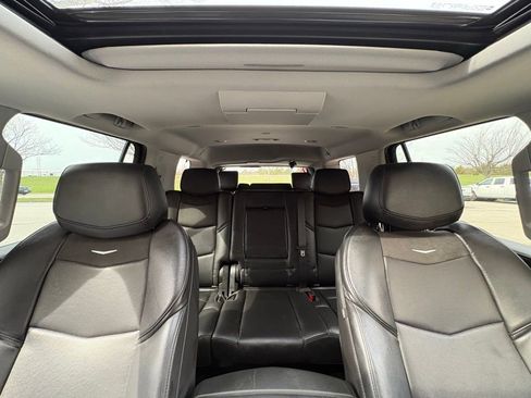Used 2020 Cadillac Escalade Premium Luxury image 46