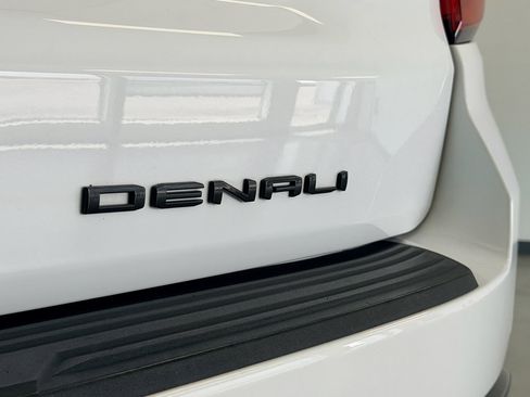 Used 2022 GMC Yukon XL Denali w/ Denali Ultimate Package AWD/4WD image 40