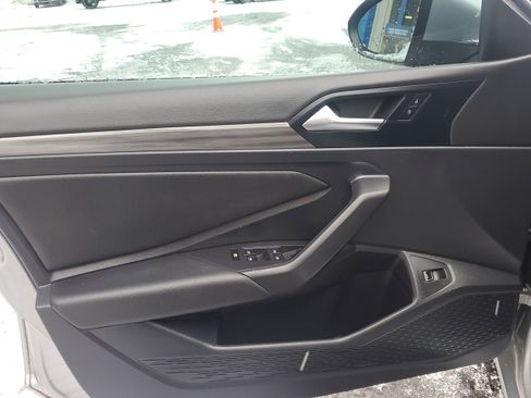 Used 2019 Volkswagen Jetta SEL w/ Cold Weather Package image 11