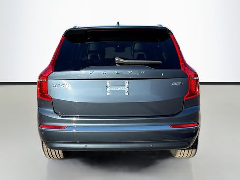Used 2024 Volvo XC90 B5 Core w/ Climate Package image 4