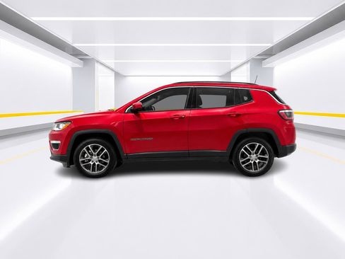Used 2018 Jeep Compass Latitude FWD image 2