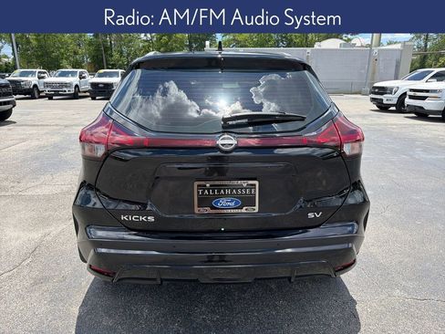 Used 2023 Nissan Kicks SV FWD image 3
