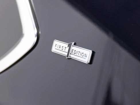 Used 2017 Bentley Bentayga AWD/4WD image 72