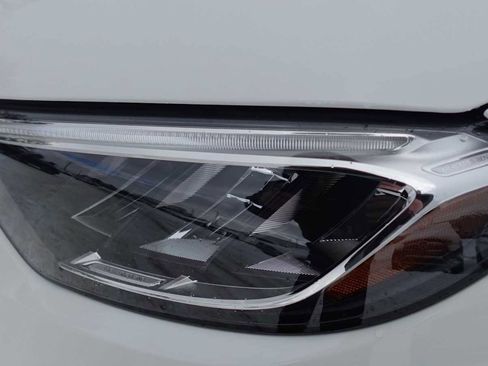 Used 2026 Mercedes-Benz GLC 300 4MATIC image 11