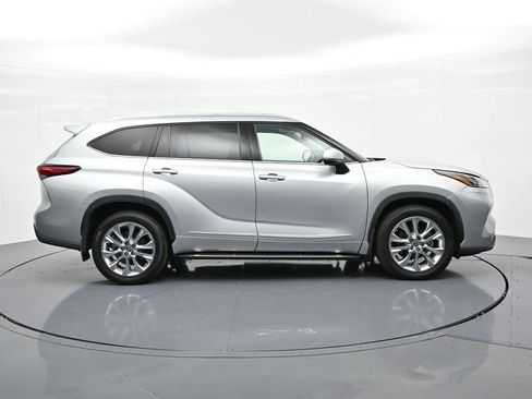 Used 2023 Toyota Highlander Limited AWD/4WD image 5
