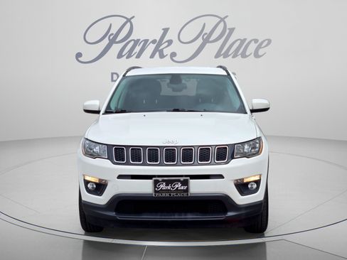 Used 2018 Jeep Compass Latitude AWD/4WD image 9
