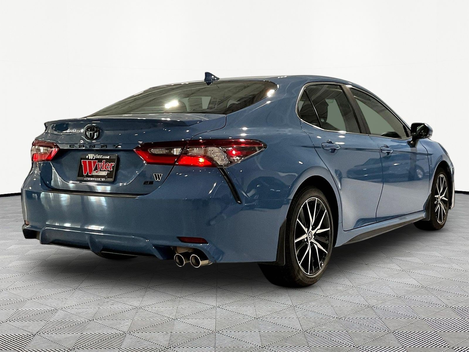 Used 2023 Toyota Camry SE w/ Cold Weather Package FWD image 6