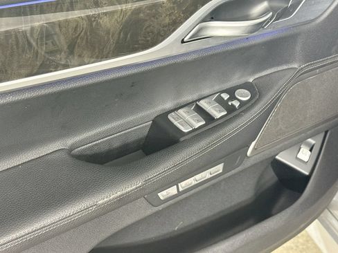 Used 2018 BMW 750i xDrive AWD/4WD image 19