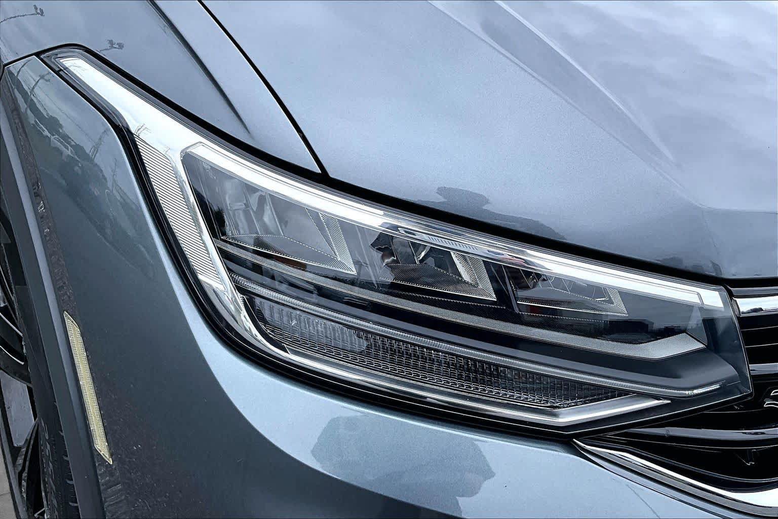Used 2024 Volkswagen Tiguan SE R-Line AWD/4WD image 28