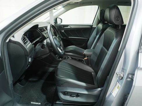 Used 2024 Volkswagen Tiguan SE AWD/4WD image 11
