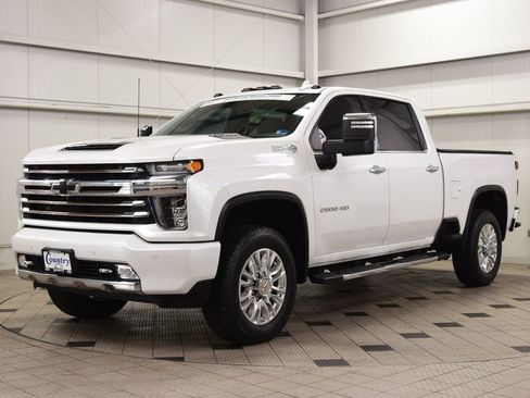 Used 2023 Chevrolet Silverado 2500 High Country w/ Safety Package II image 3