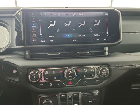 New 2025 Jeep Gladiator Sport image 10