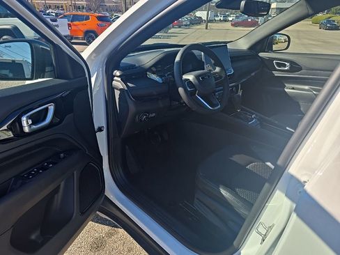 New 2026 Jeep Compass Latitude image 12