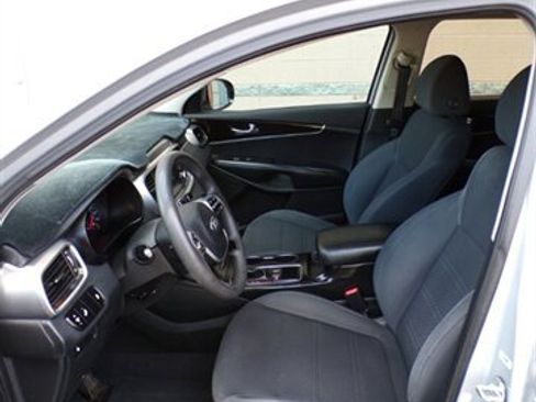 Used 2020 Kia Sorento LX FWD image 16