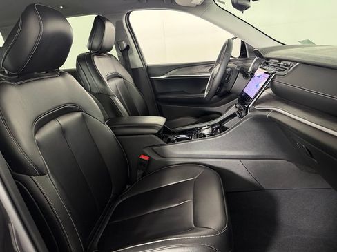 Certified 2023 Jeep Grand Cherokee Limited w/ Black Appearance Package AWD/4WD image 14
