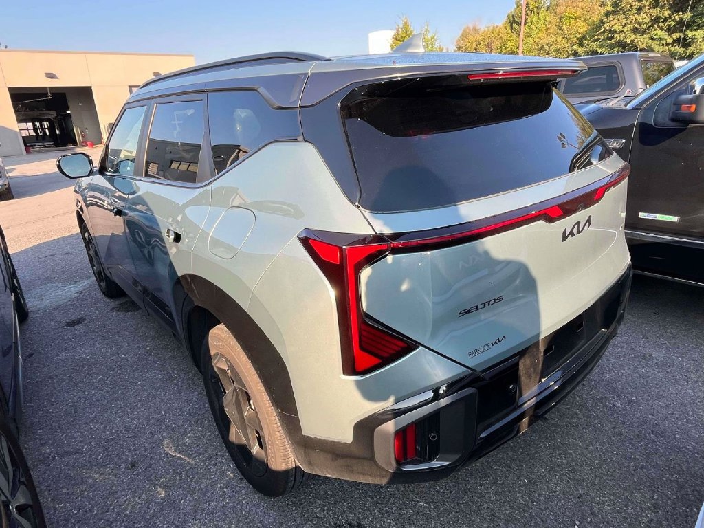 Used 2027 Kia Seltos X-Line S w/ X-Line S Premium Package AWD/4WD image 3