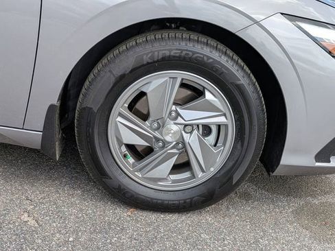 Certified 2026 Hyundai Elantra SE FWD image 11