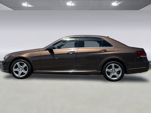 Used 2015 Mercedes-Benz E 250 BlueTEC 4MATIC Sedan image 2