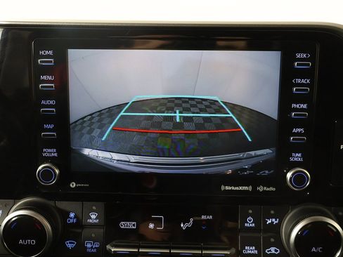 Used 2021 Toyota Highlander XLE image 46